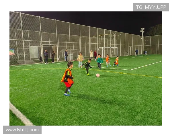 当足球明星邂逅女明星他们的爱情在绿茵场与星光下绽放的故事